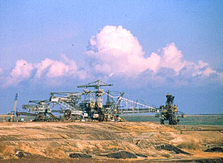 Ferropolis: Stadt aus Eisen. Manifestation einer Region im Wandel